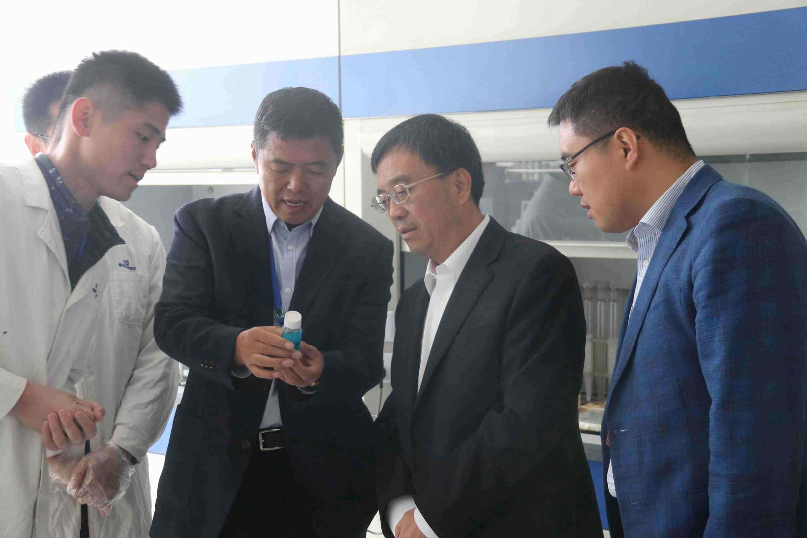 市委常委、市秘书长祝华到集团宣讲十九大精神