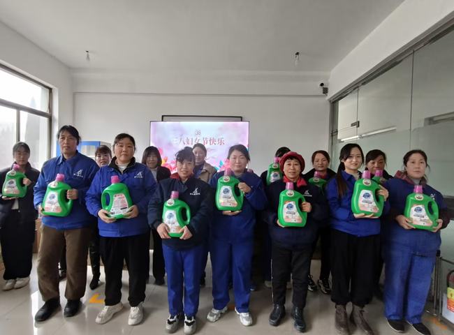 华体育app官网入口三八节巾帼主题活动芬芳落地